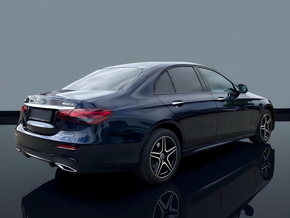 Mercedes-Benz E 300e 4MATIC AMG Line (2)