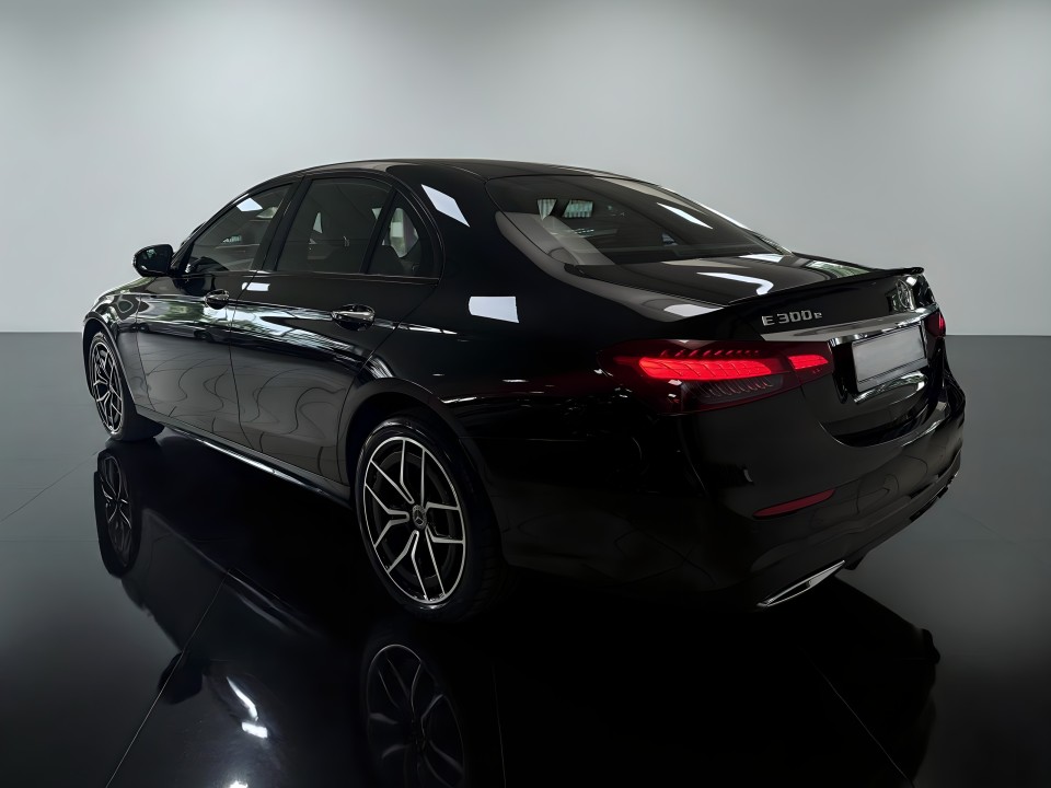 Mercedes-Benz E 300e 4MATIC AMG Line (5)