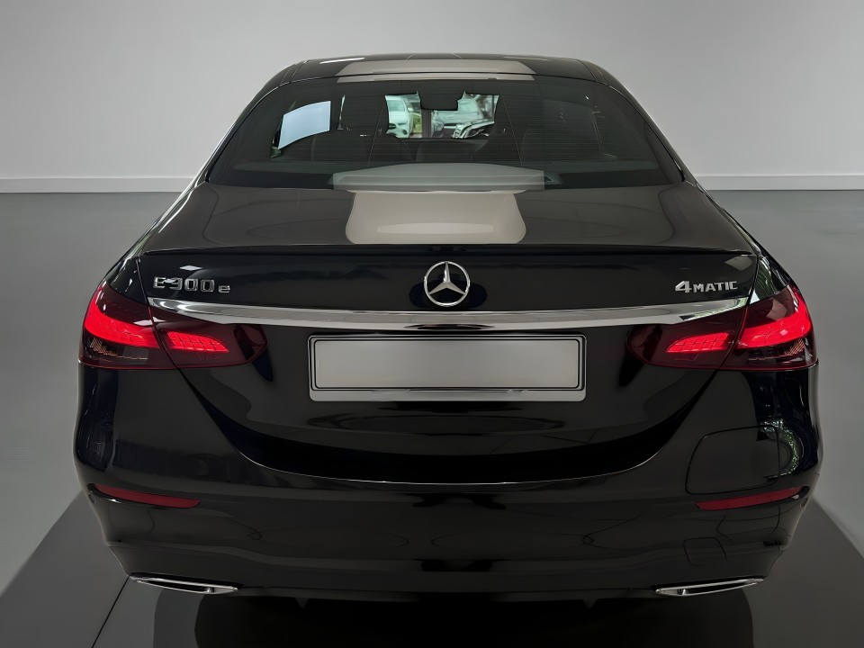 Mercedes-Benz E 300e 4MATIC AMG Line (4)