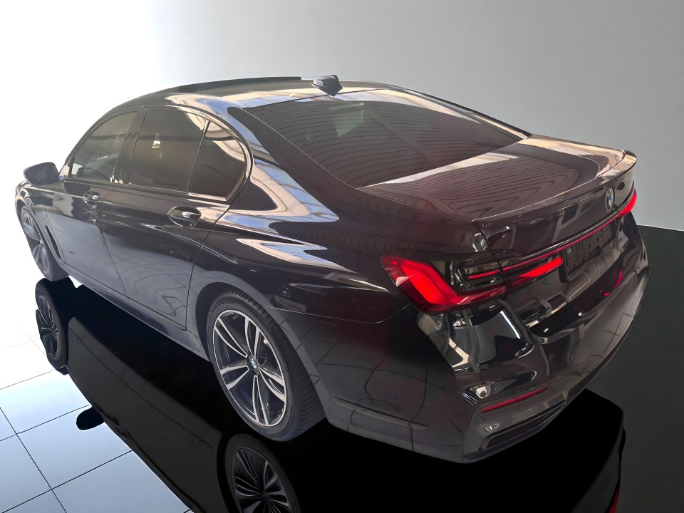 BMW Seria 7 730d M-Sport (3)