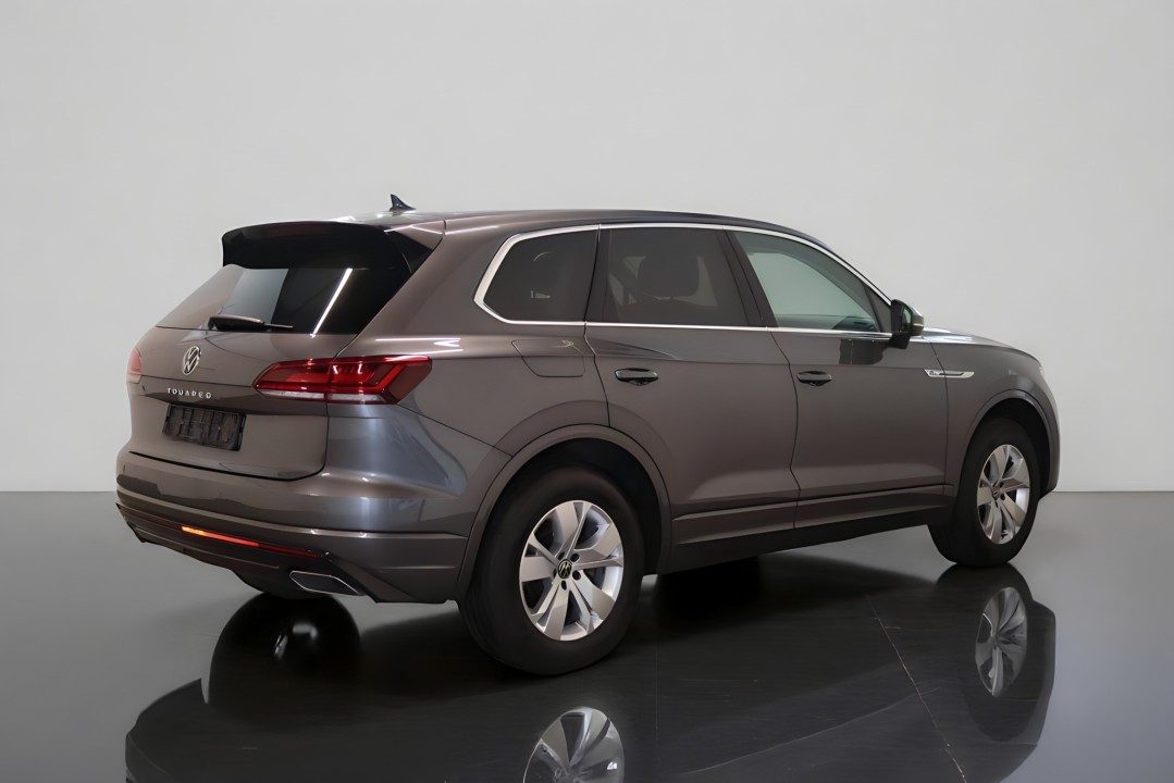 Volkswagen Touareg 3.0 TDI 4MATIC R-Line (2)