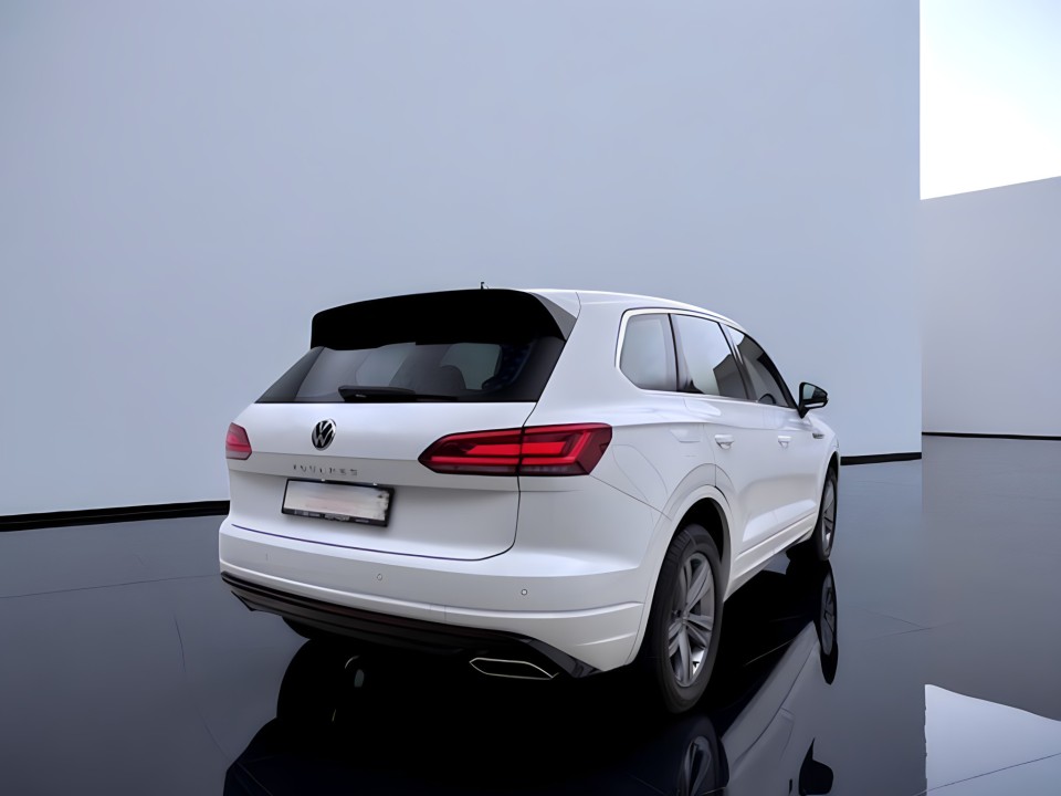 Volkswagen Touareg 3.0 TDI R-Line (2)