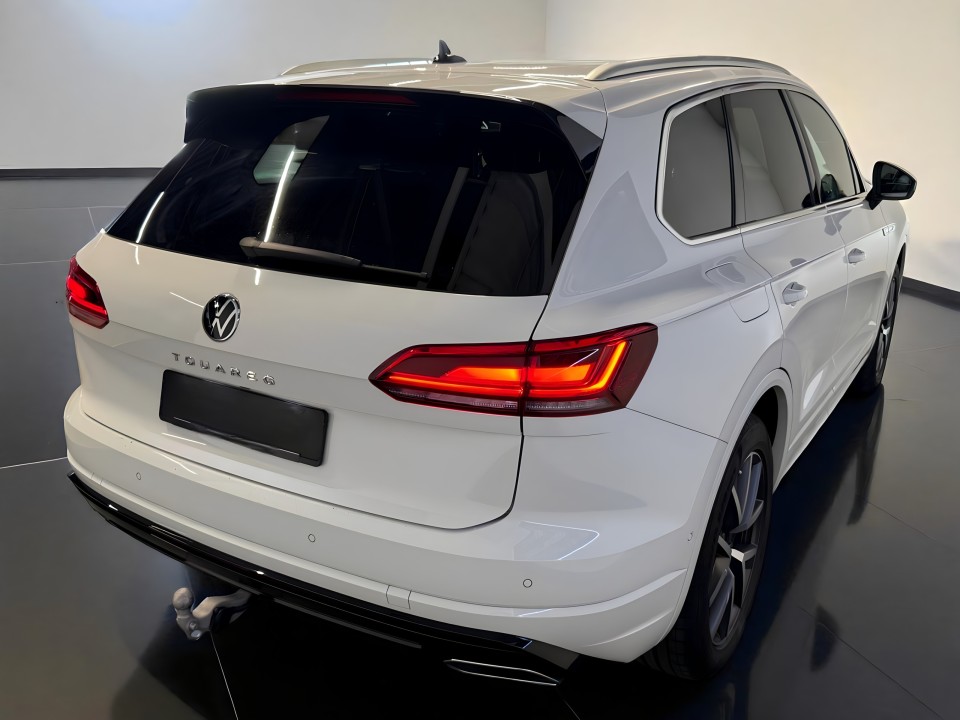 Volkswagen Touareg R-Line 4Motion (2)