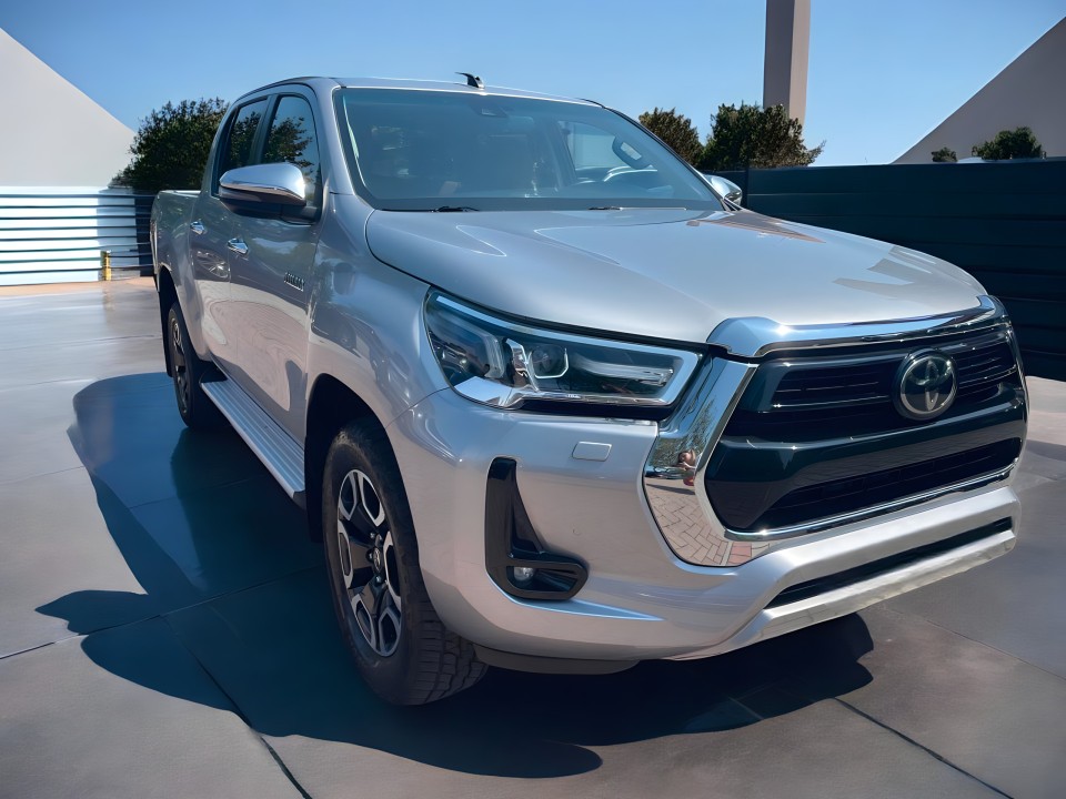 Toyota Hilux 4WD (1)