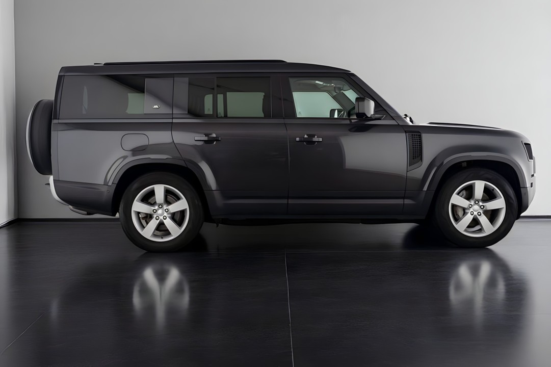 Land Rover Defender 130 D300 AWD First Edition (2)