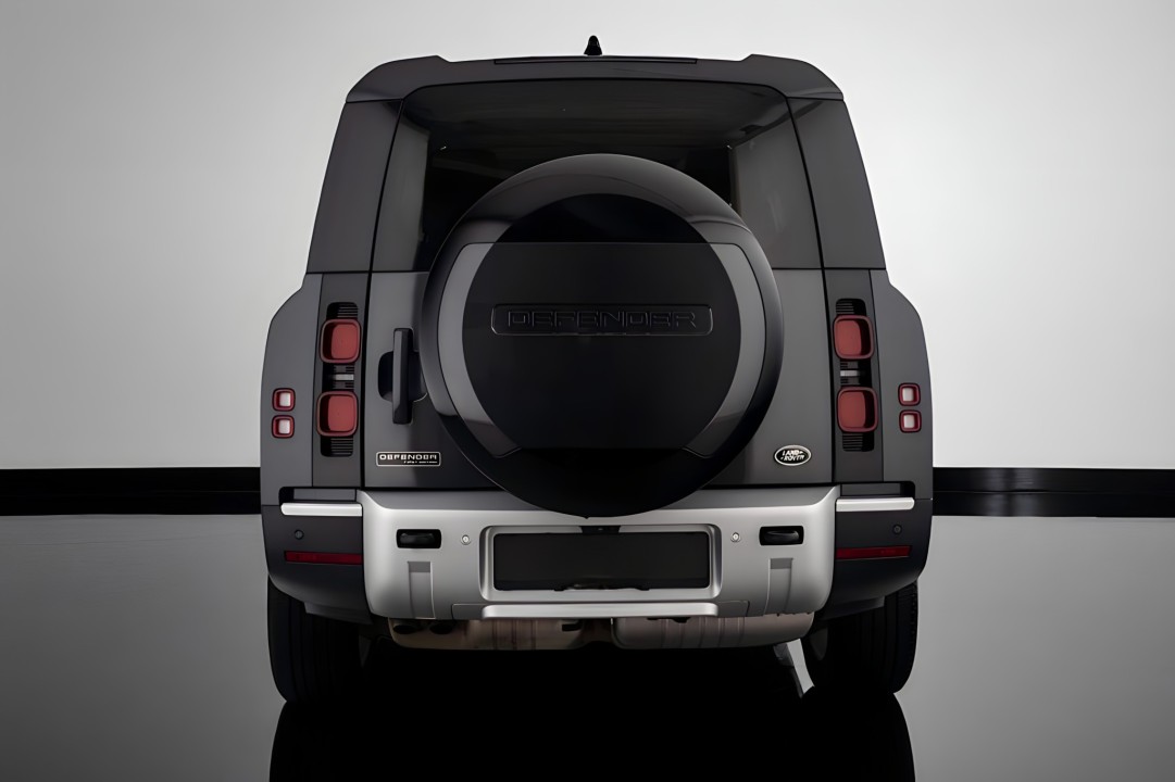 Land Rover Defender 130 D300 AWD First Edition (4)