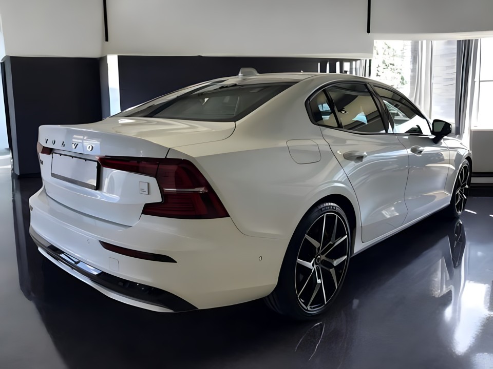 Volvo S60 T8 Polestar Engineered Recharge AWD (2)