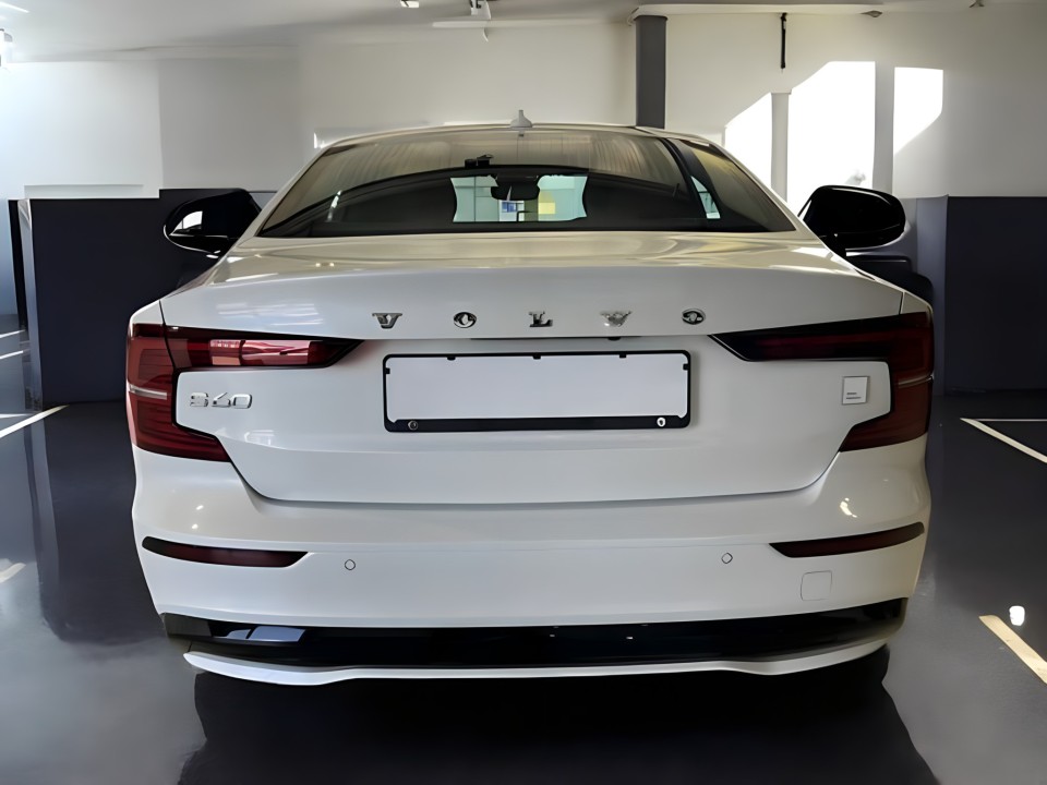 Volvo S60 T8 Polestar Engineered Recharge AWD (4)