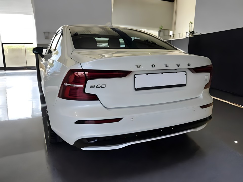 Volvo S60 T8 Polestar Engineered Recharge AWD (5)