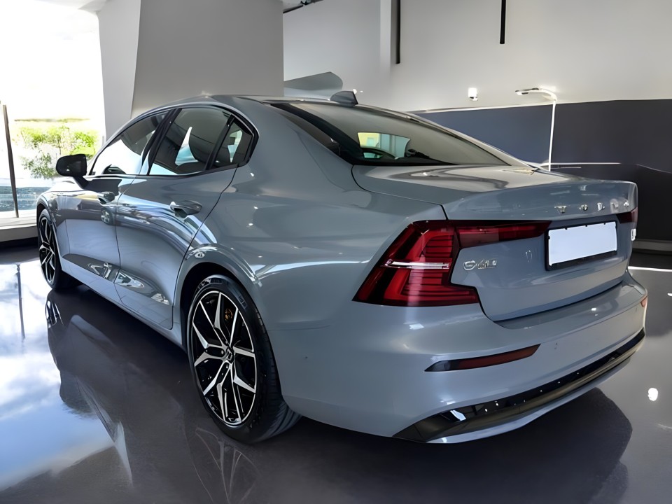 Volvo S60 T8 Recharge AWD Polestar (5)