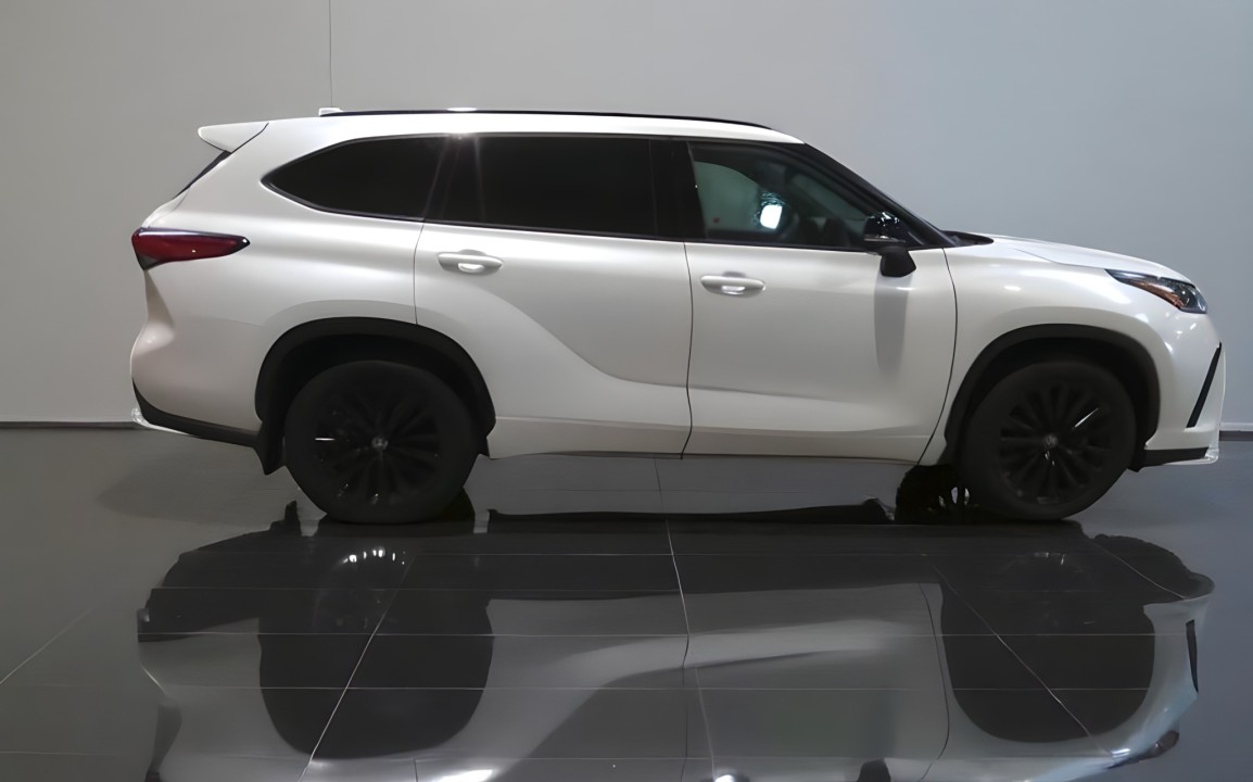 Toyota Highlander LE AWD (2)