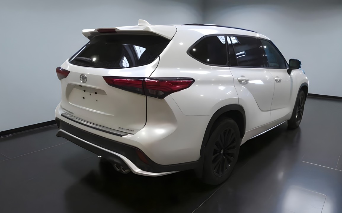 Toyota Highlander LE AWD (3)