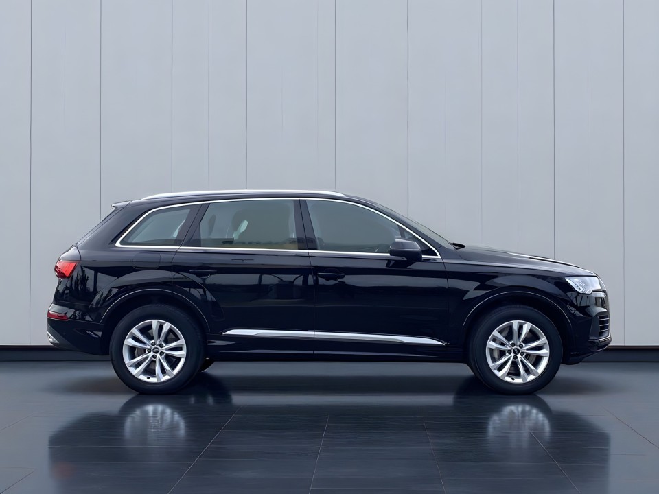 Audi Q7 55 TFSIe quattro tiptronic (2)