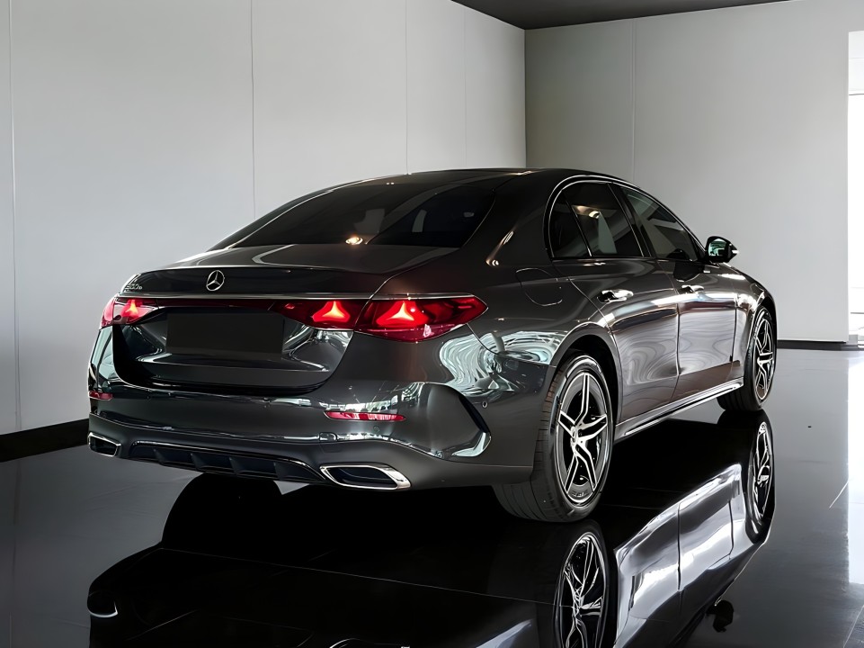 Mercedes-Benz E 300 e Hybrid AMG Line (2)