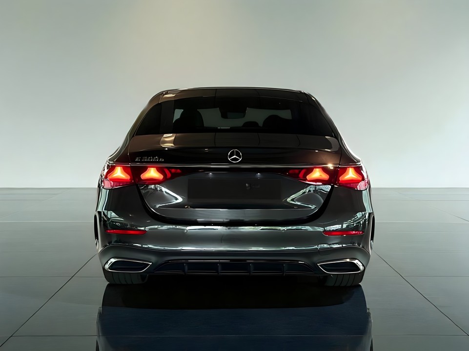 Mercedes-Benz E 300 e Hybrid AMG Line (3)