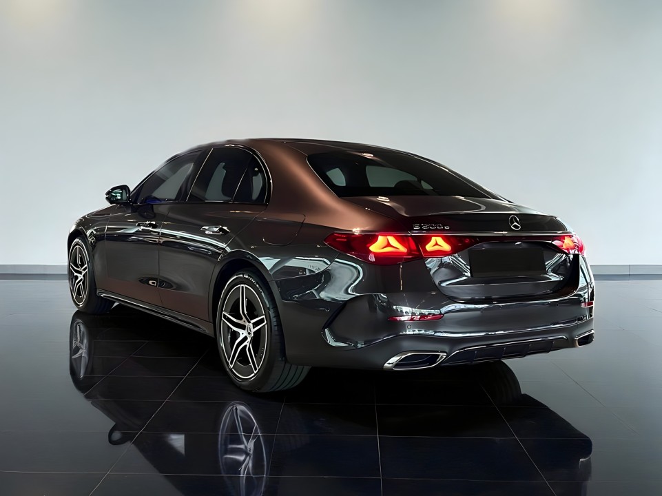 Mercedes-Benz E 300 e Hybrid AMG Line (4)