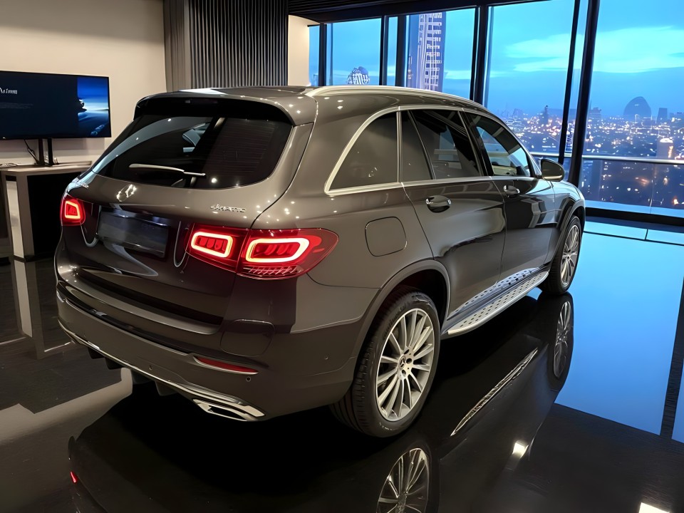 Mercedes-Benz GLC 300de 4MATIC AMG (3)