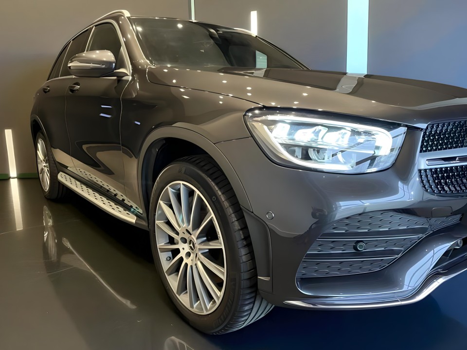 Mercedes-Benz GLC 300de 4MATIC AMG (2)