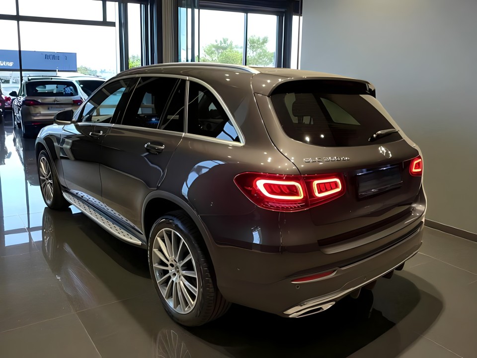 Mercedes-Benz GLC 300de 4MATIC AMG (5)