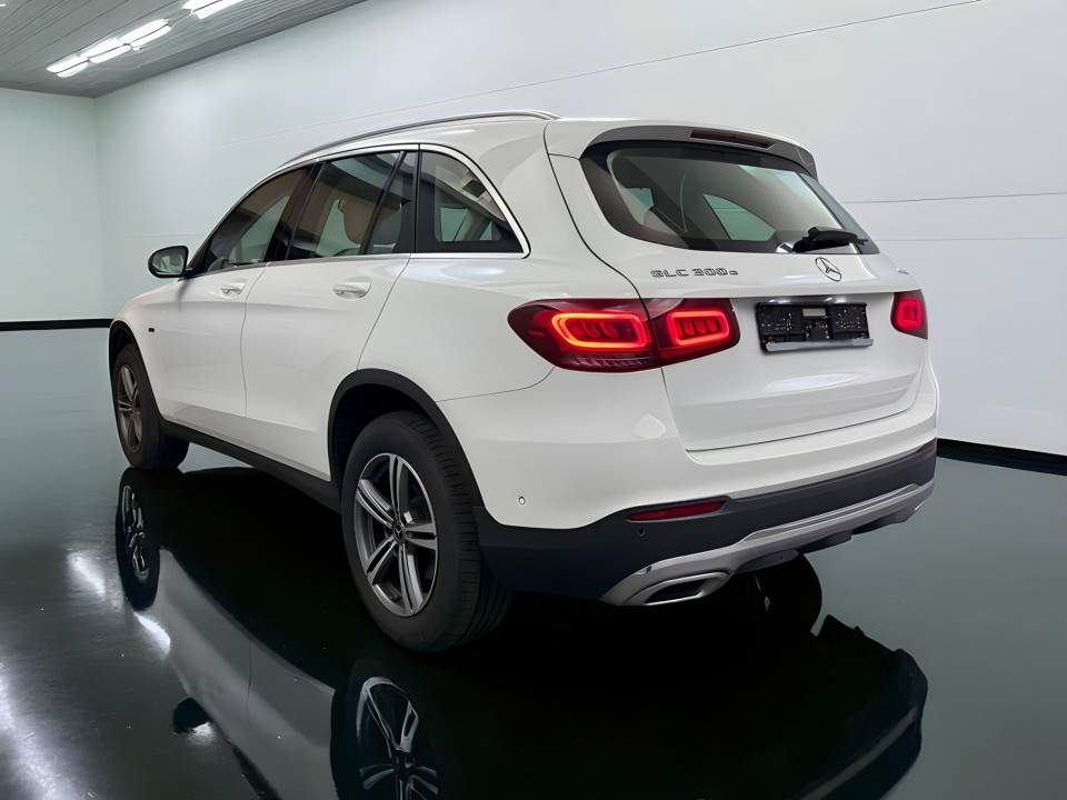 Mercedes-Benz GLC 300e 4MATIC (4)