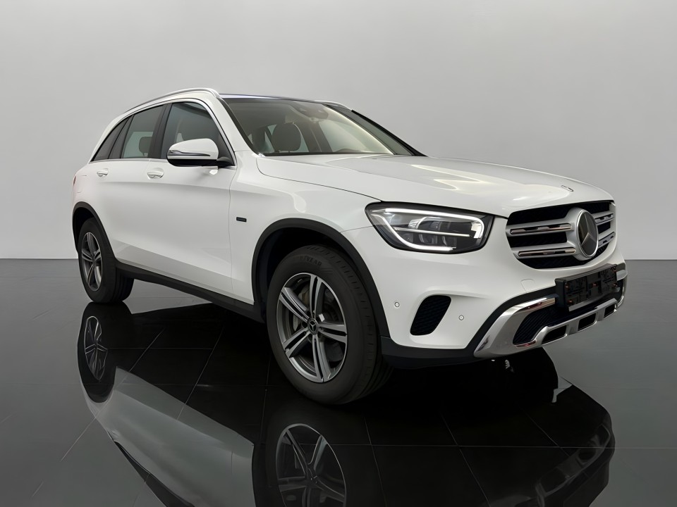 Mercedes-Benz GLC 300e 4MATIC (1)