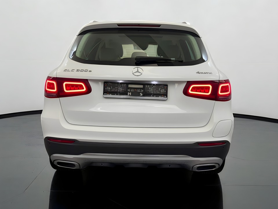 Mercedes-Benz GLC 300e 4MATIC (3)