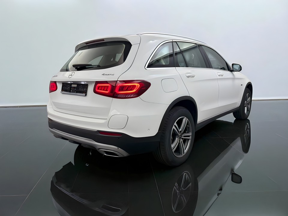 Mercedes-Benz GLC 300e 4MATIC (2)