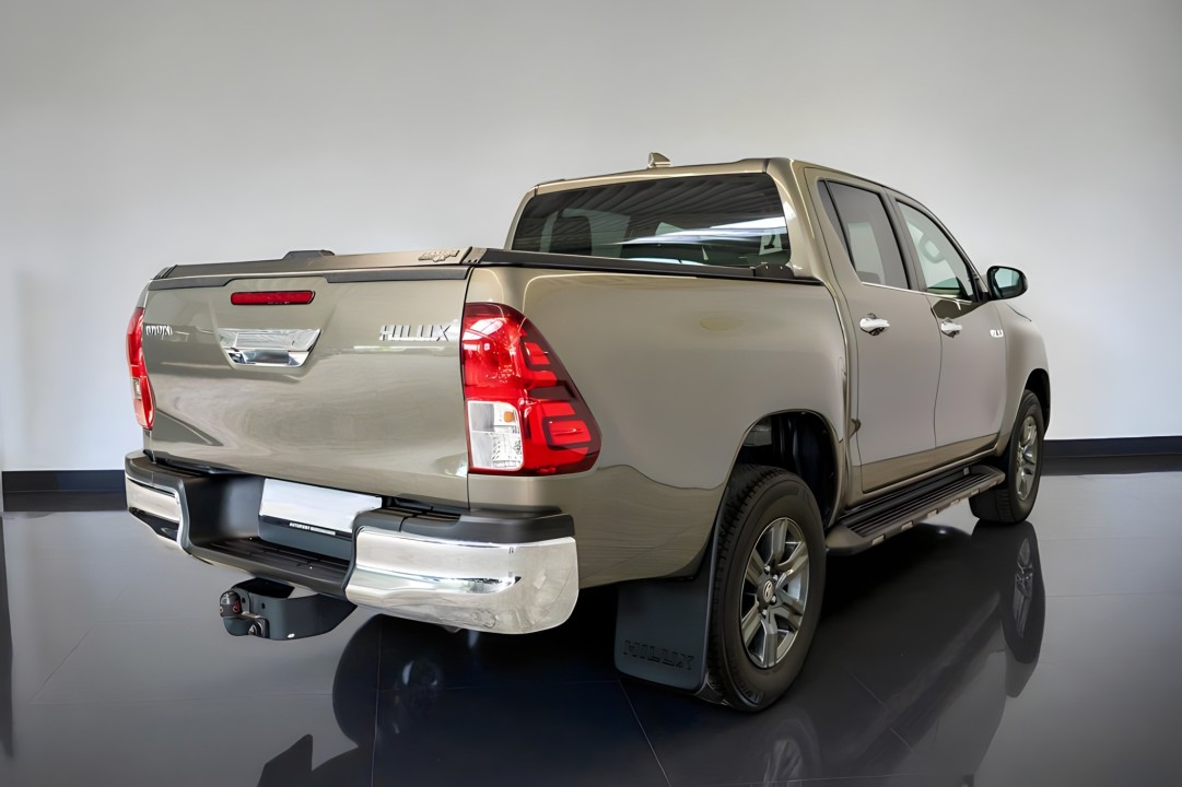 Toyota Hilux 2.8 AT (4)
