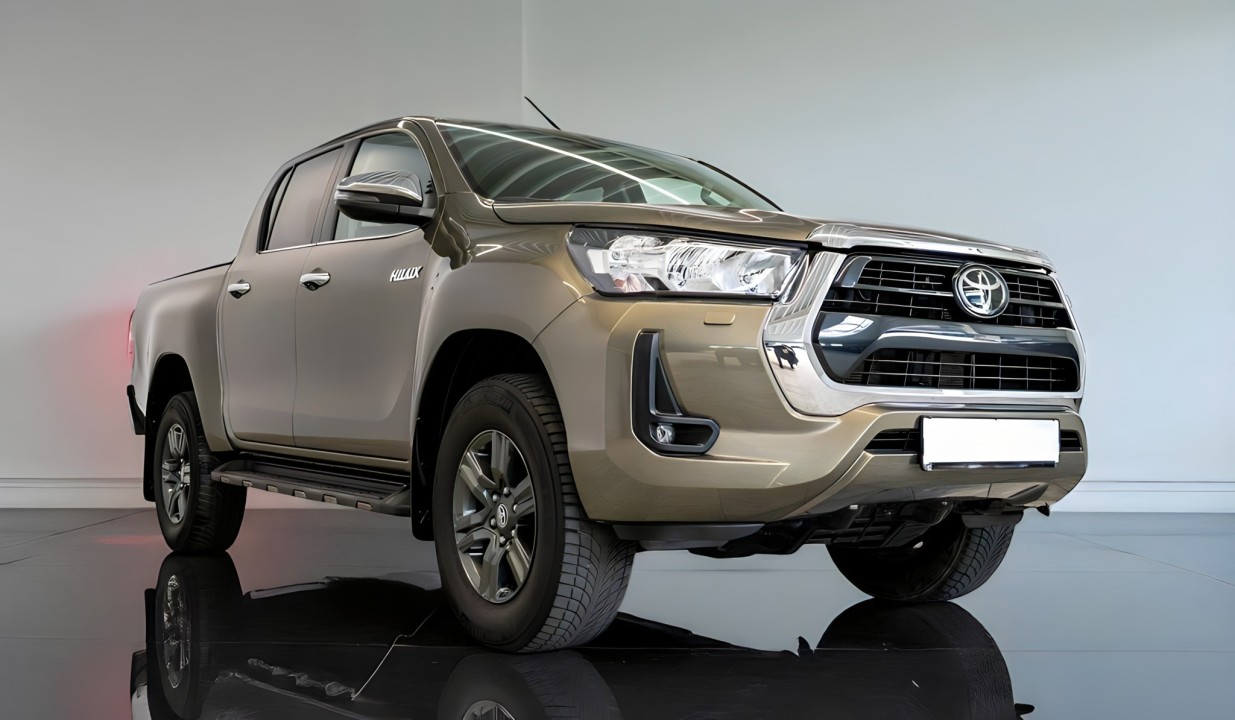 Toyota Hilux 2.8 AT (2)