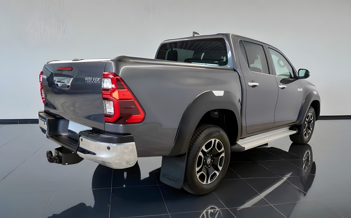 Toyota Hilux 2.8 Executive (3)