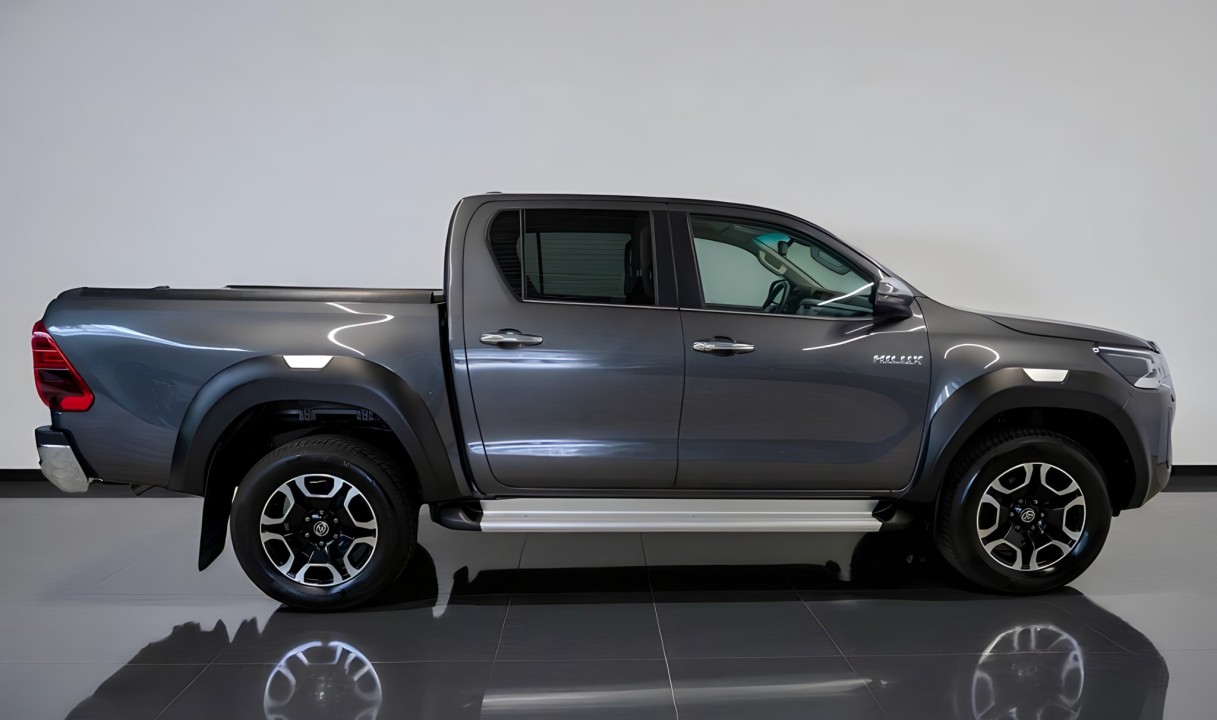 Toyota Hilux 2.8 Executive (2)