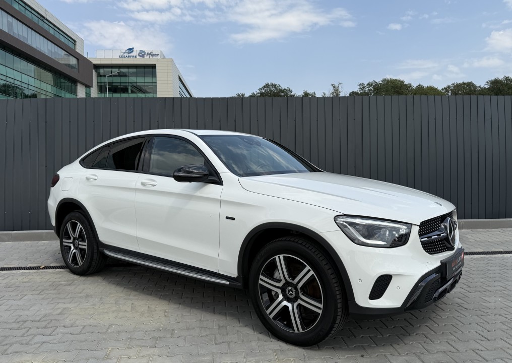 Mercedes-Benz GLC Coupe 300e 4MATIC (1)