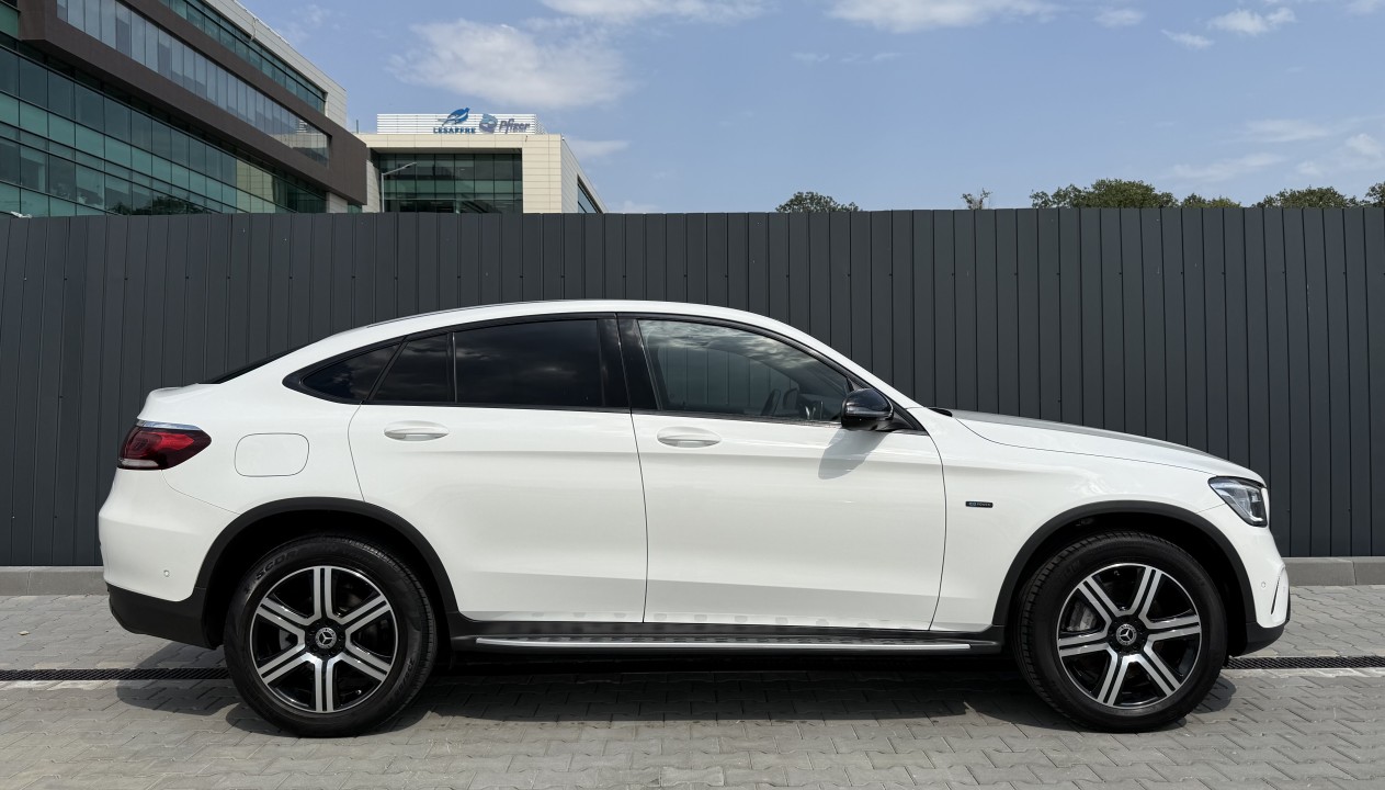 Mercedes-Benz GLC Coupe 300e 4MATIC (2)
