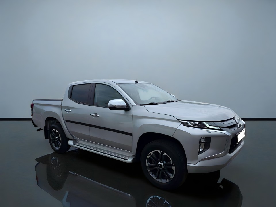 Mitsubishi L200 Select 4WD (1)