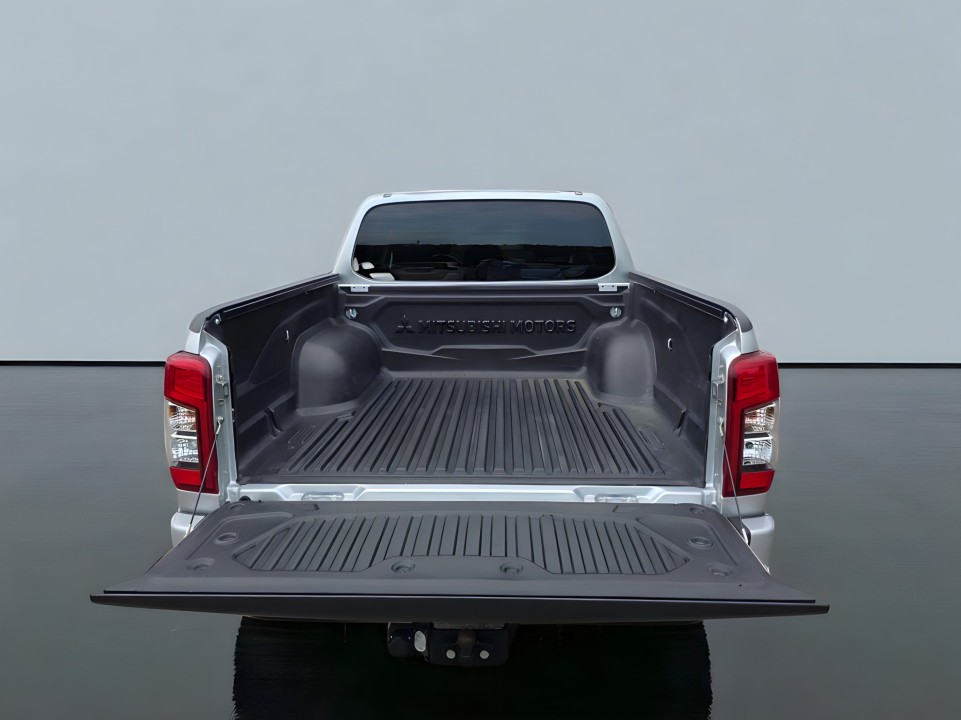 Mitsubishi L200 Select 4WD (4)