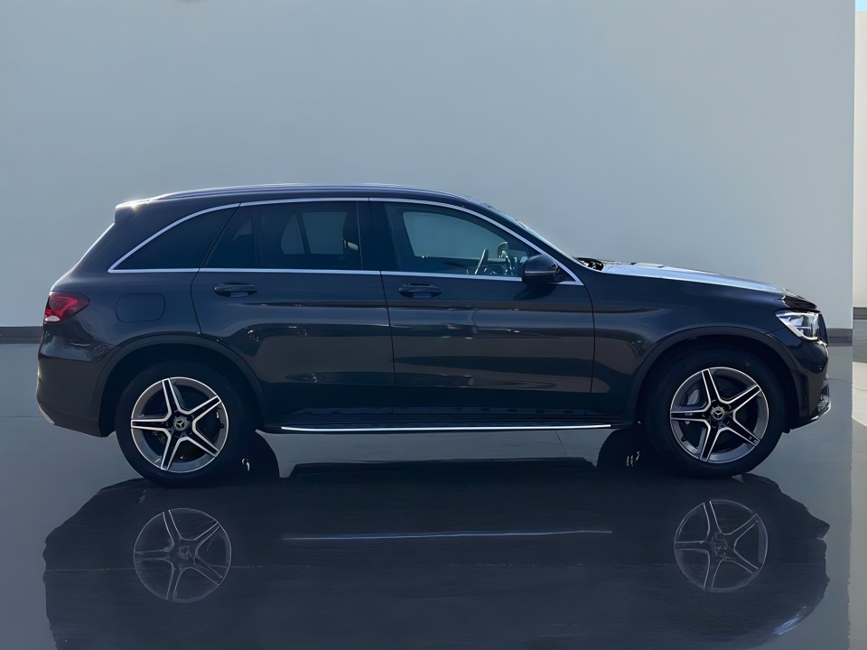 Mercedes-Benz GLC 200 4MATIC AMG (2)