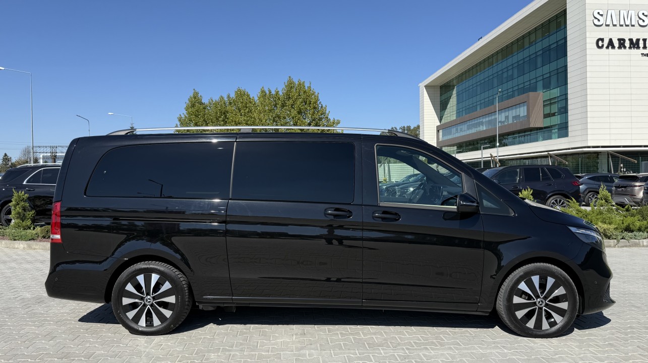 Mercedes-Benz V 250d 4MATIC Extralong VIP (2)
