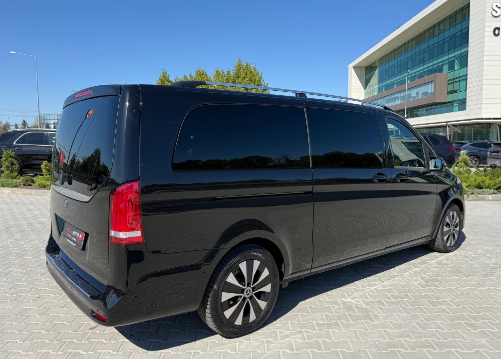 Mercedes-Benz V 250d 4MATIC Extralong VIP (3)