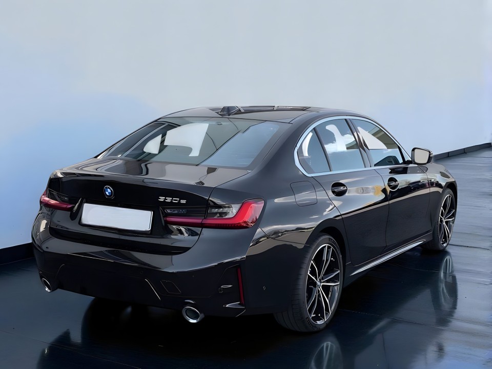 BMW Seria 3 330e M-Sport (3)