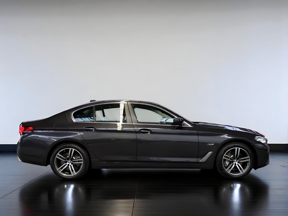 BMW Seria 5 530e Limuzina (2)