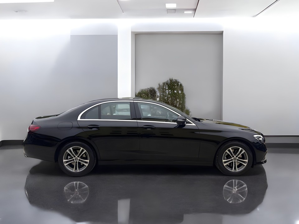 Mercedes-Benz E 220d 4Matic Avantgarde (2)