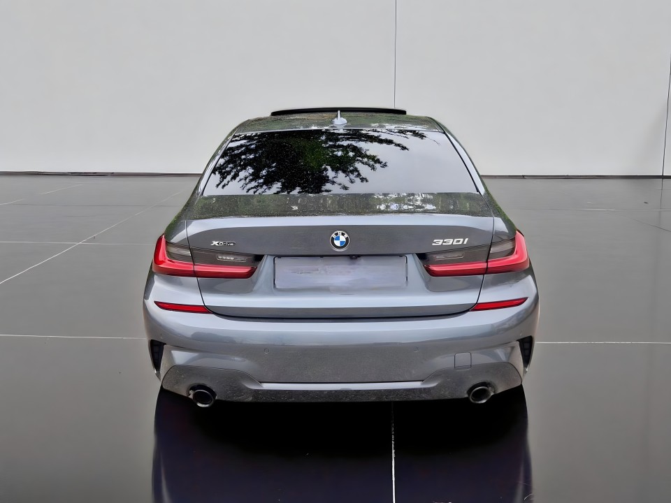 BMW Seria 3 330i xDrive M-Sport (4)