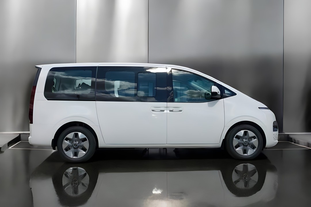 Hyundai Staria (2)
