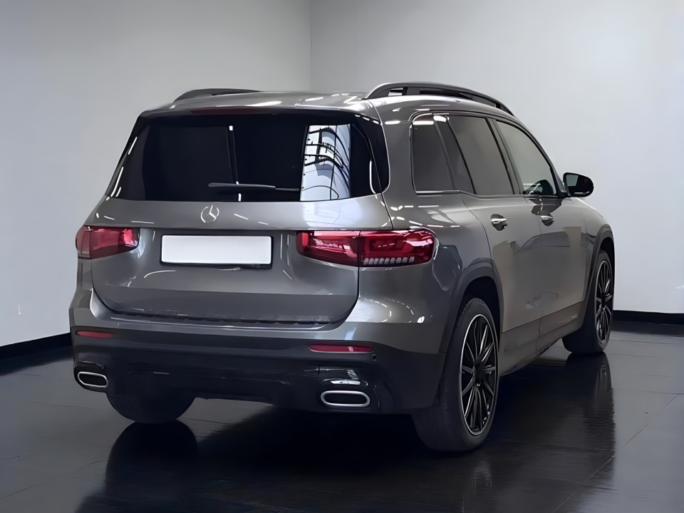 Mercedes-Benz GLB 220d 4MATIC AMG (2)