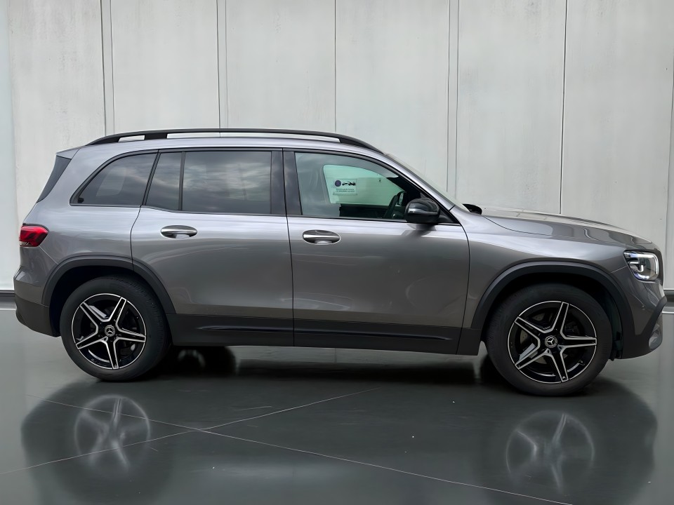 Mercedes-Benz GLB 180d (2)