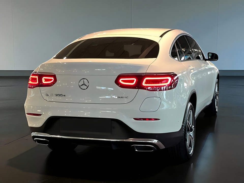 Mercedes-Benz GLC Coupe 300e 4MATIC AMG (2)