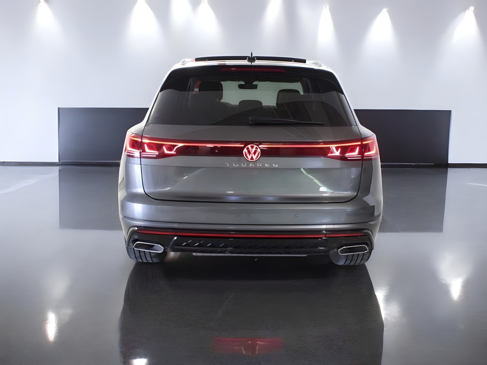 Volkswagen Touareg 3.0TDI R-Line (4)