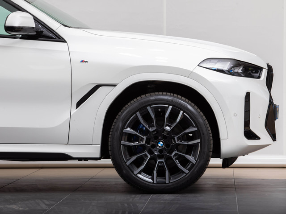 BMW X6 xDrive30d M-Sport facelift 2023 - foto 13