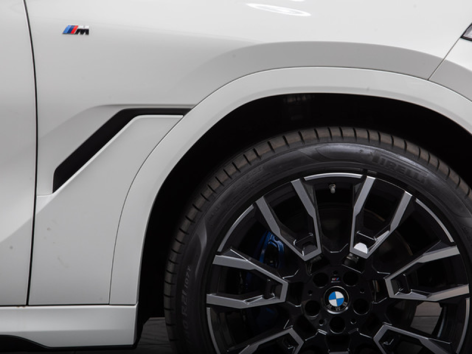 BMW X6 xDrive30d M-Sport facelift 2023 - foto 15