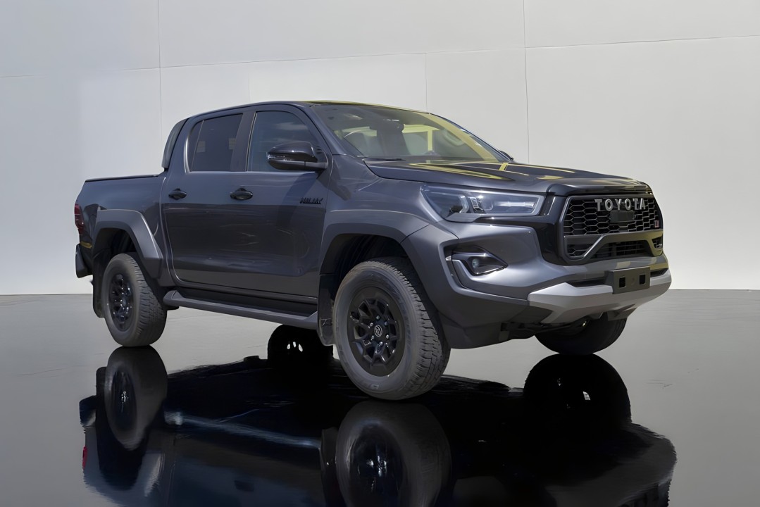 Toyota Hilux 2.8 Double Cab GR Sport (2)